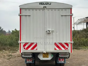 Isuzu NPR Closed Body