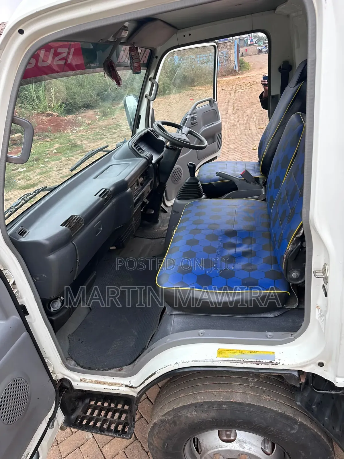 Isuzu NPR Closed Body
