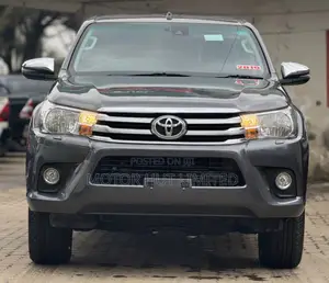 Toyota Hilux 2019 Gray