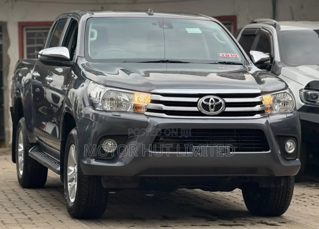 Toyota Hilux 2019 Gray