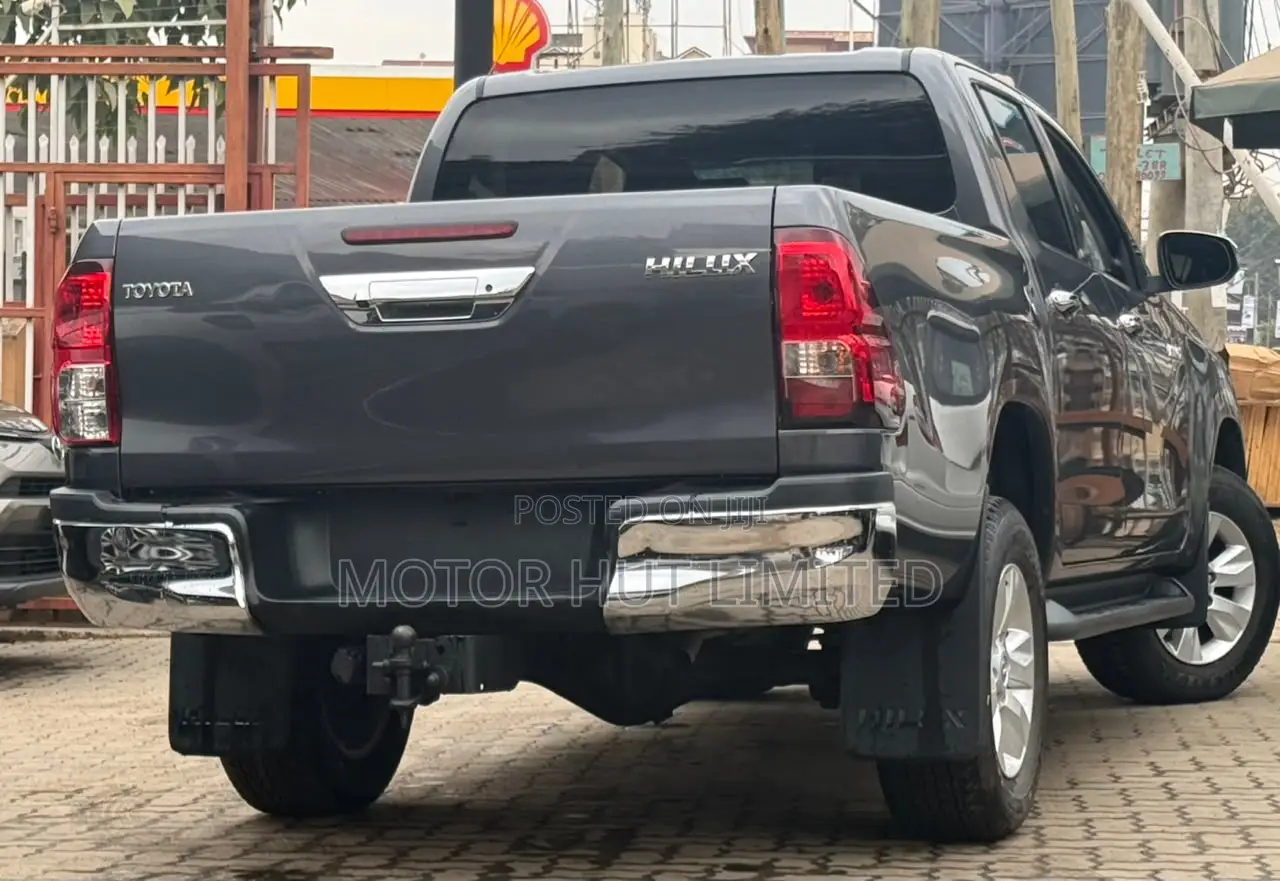 Toyota Hilux 2019 Gray