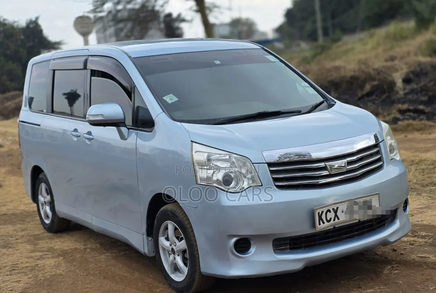 Toyota Noah 2012 Blue