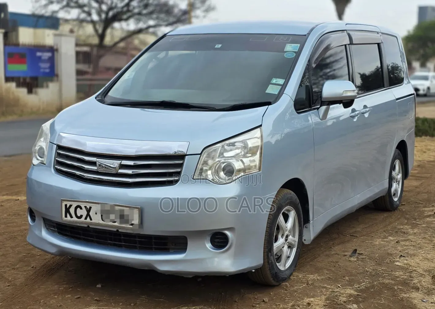 Toyota Noah 2012 Blue