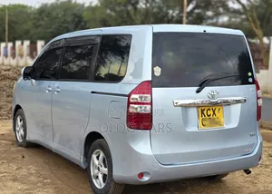 Toyota Noah 2012 Blue