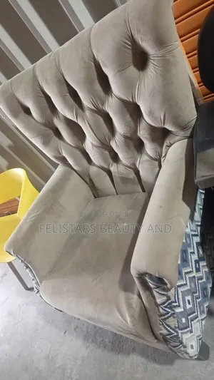 Elegant and Comfortable Tufted Single Sofa Chair for Sale