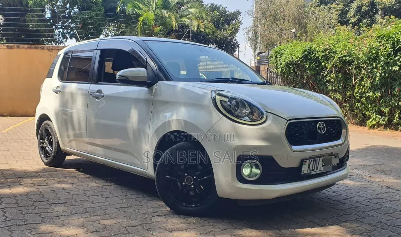 Toyota Passo 2018 White
