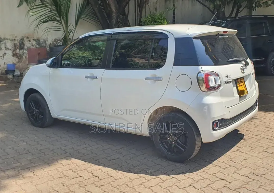 Toyota Passo 2018 White