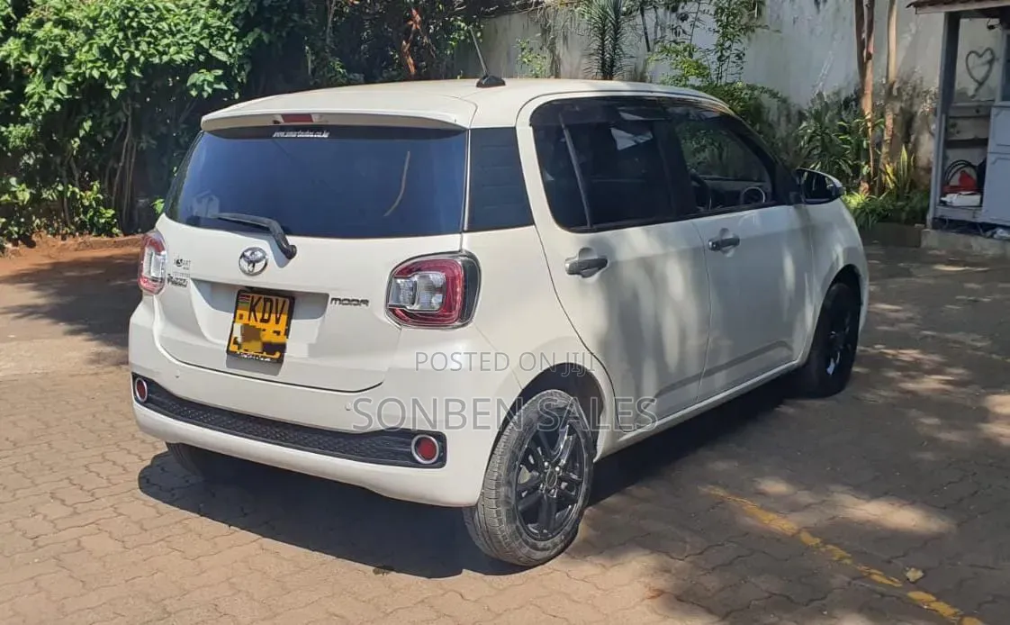 Toyota Passo 2018 White