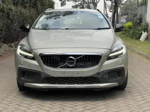 Volvo V40 2017 Gold