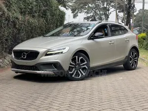 Volvo V40 2017 Gold