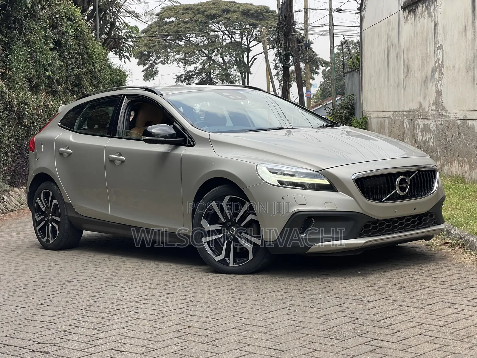 Volvo V40 2017 Gold