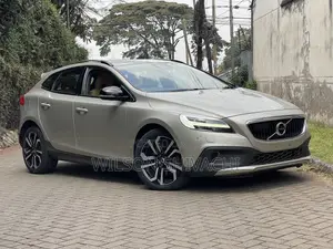 Volvo V40 2017 Gold