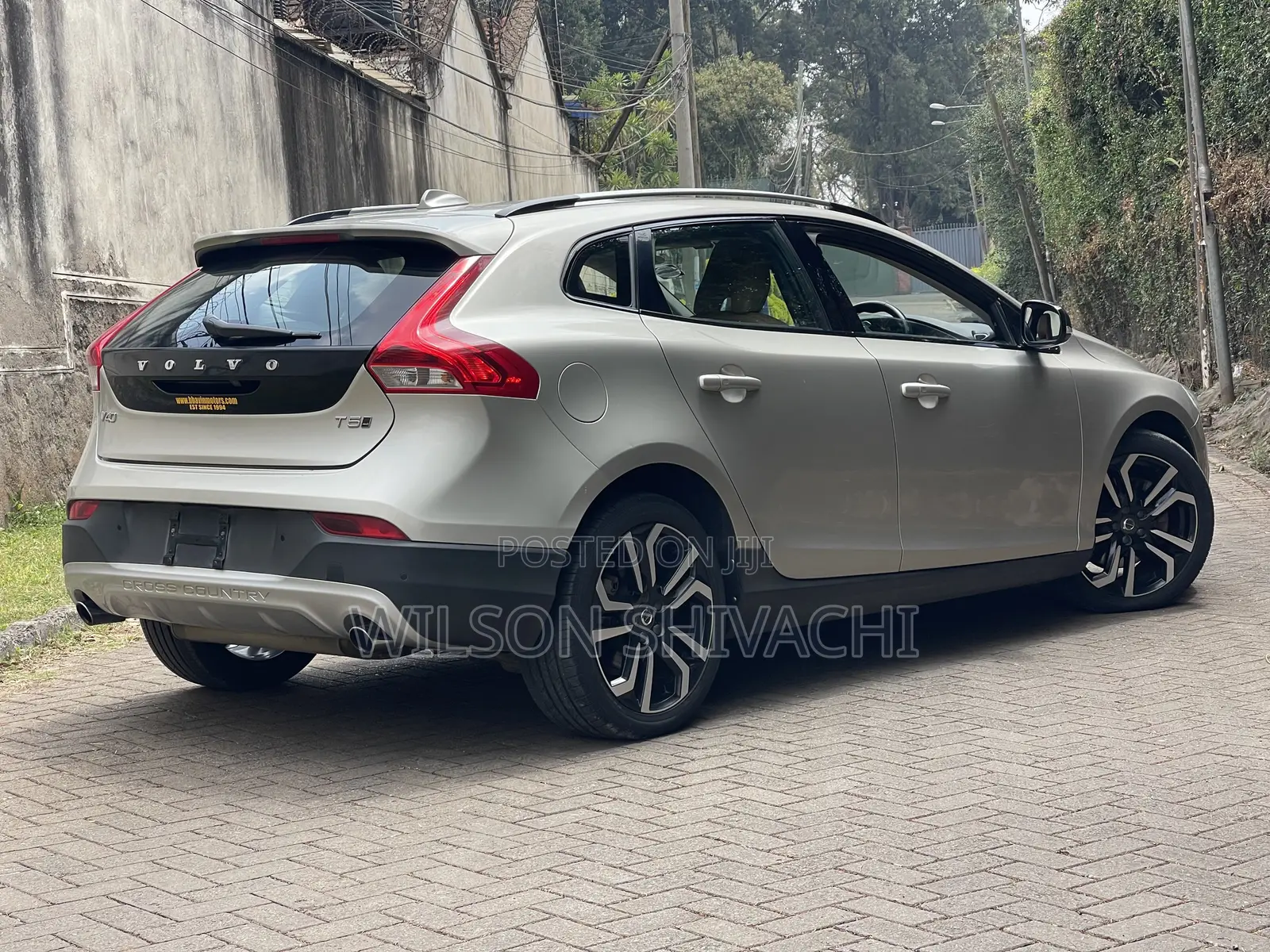Volvo V40 2017 Gold