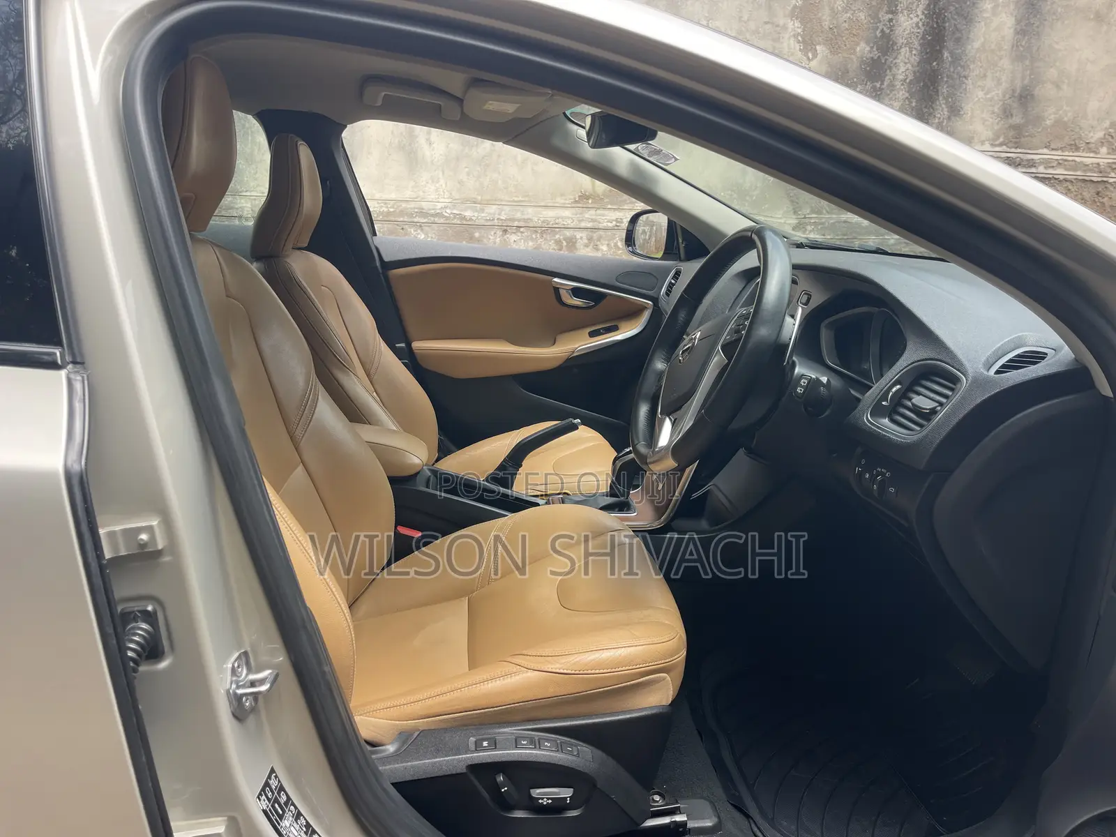 Volvo V40 2017 Gold