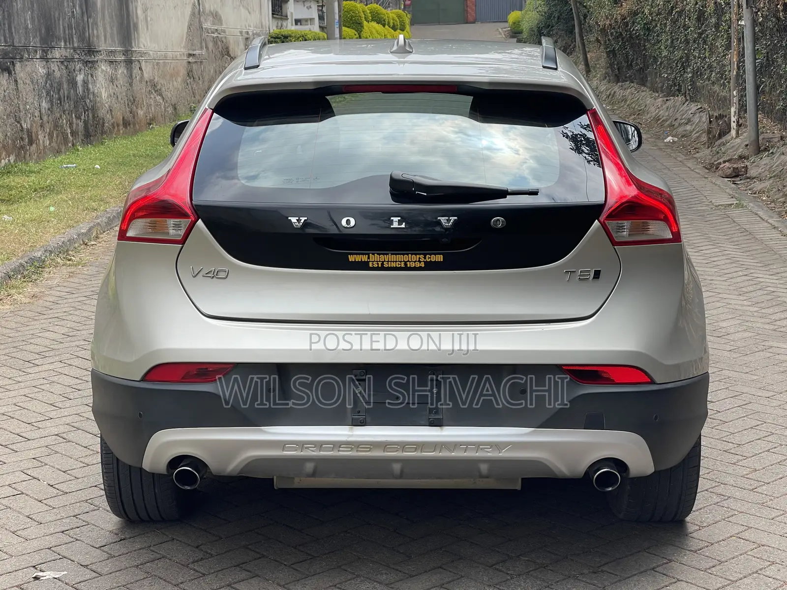 Volvo V40 2017 Gold