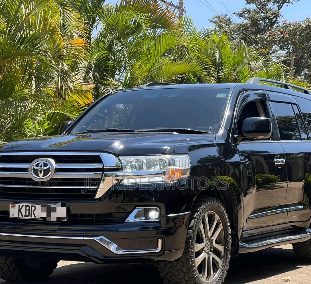 Toyota Land Cruiser 2011