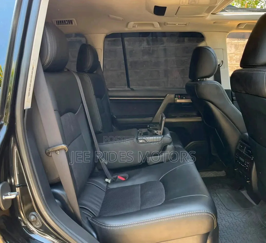 Toyota Land Cruiser 2011