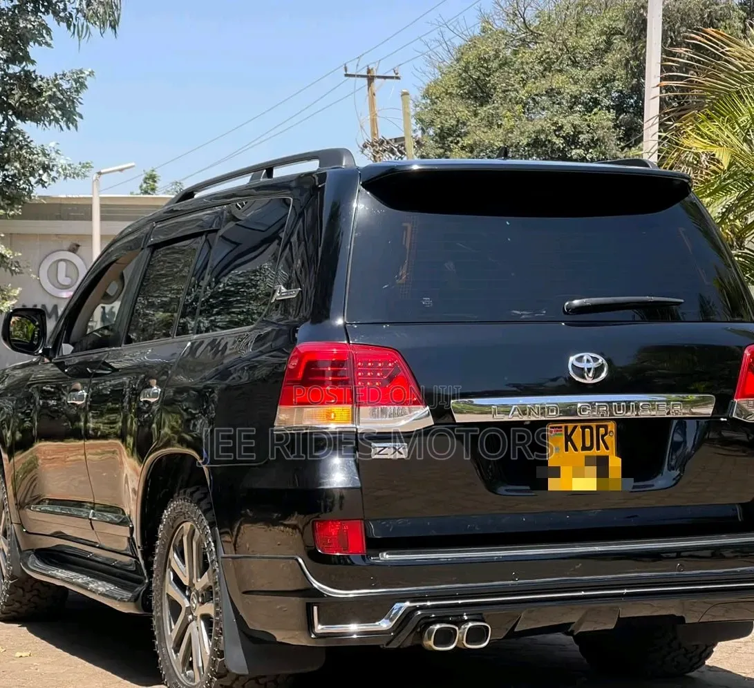 Toyota Land Cruiser 2011