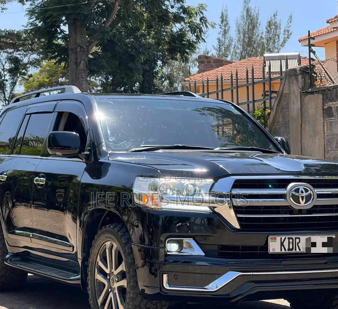 Toyota Land Cruiser 2011