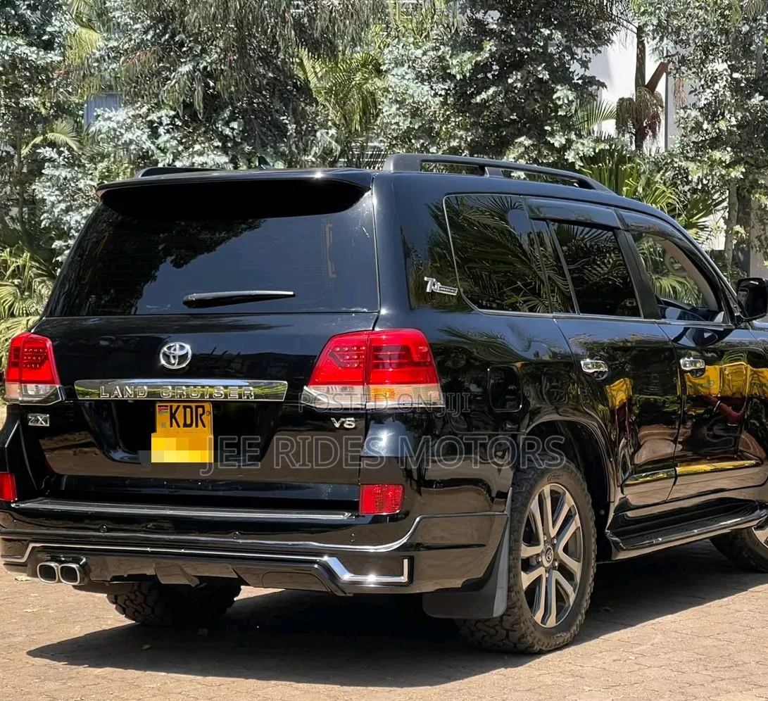 Toyota Land Cruiser 2011