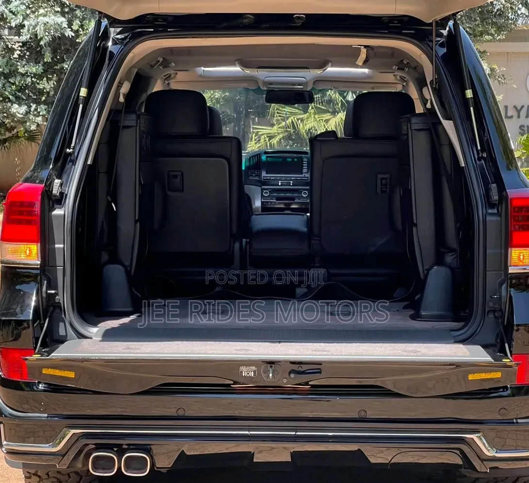 Toyota Land Cruiser 2011