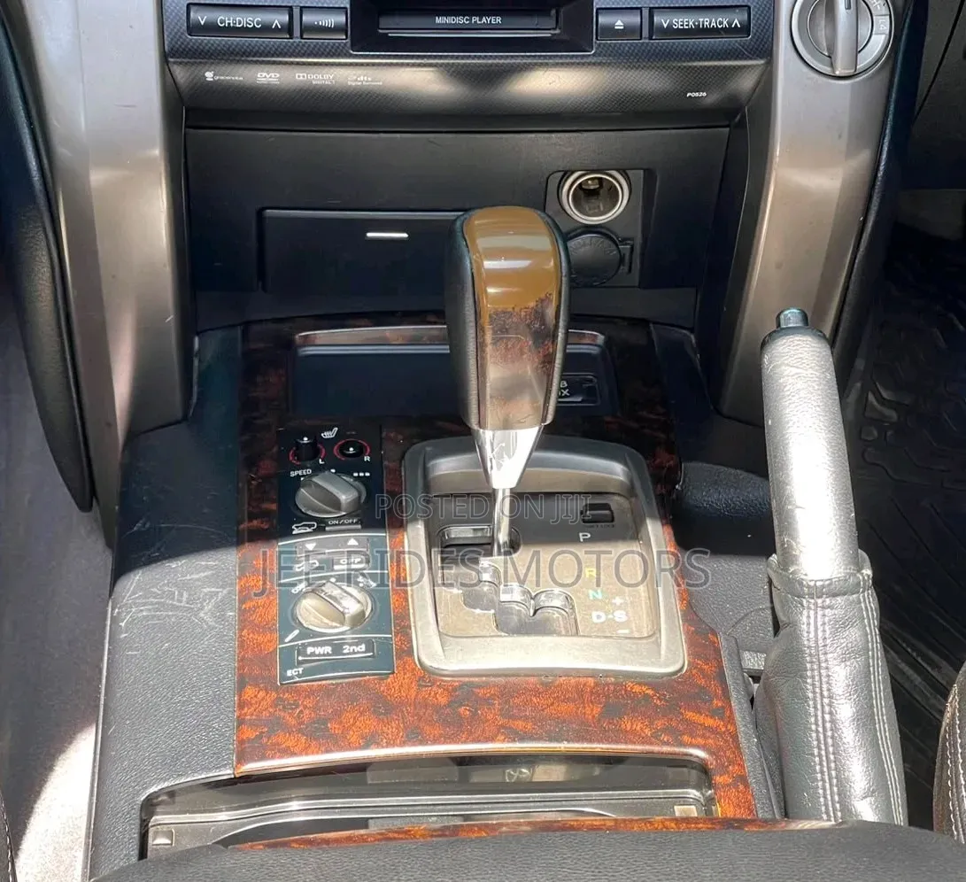 Toyota Land Cruiser 2011