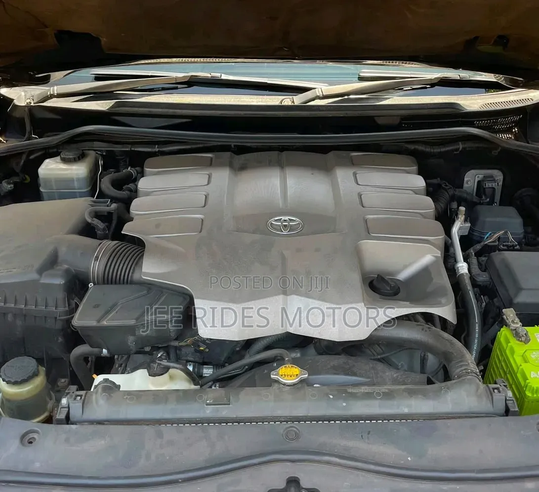 Toyota Land Cruiser 2011