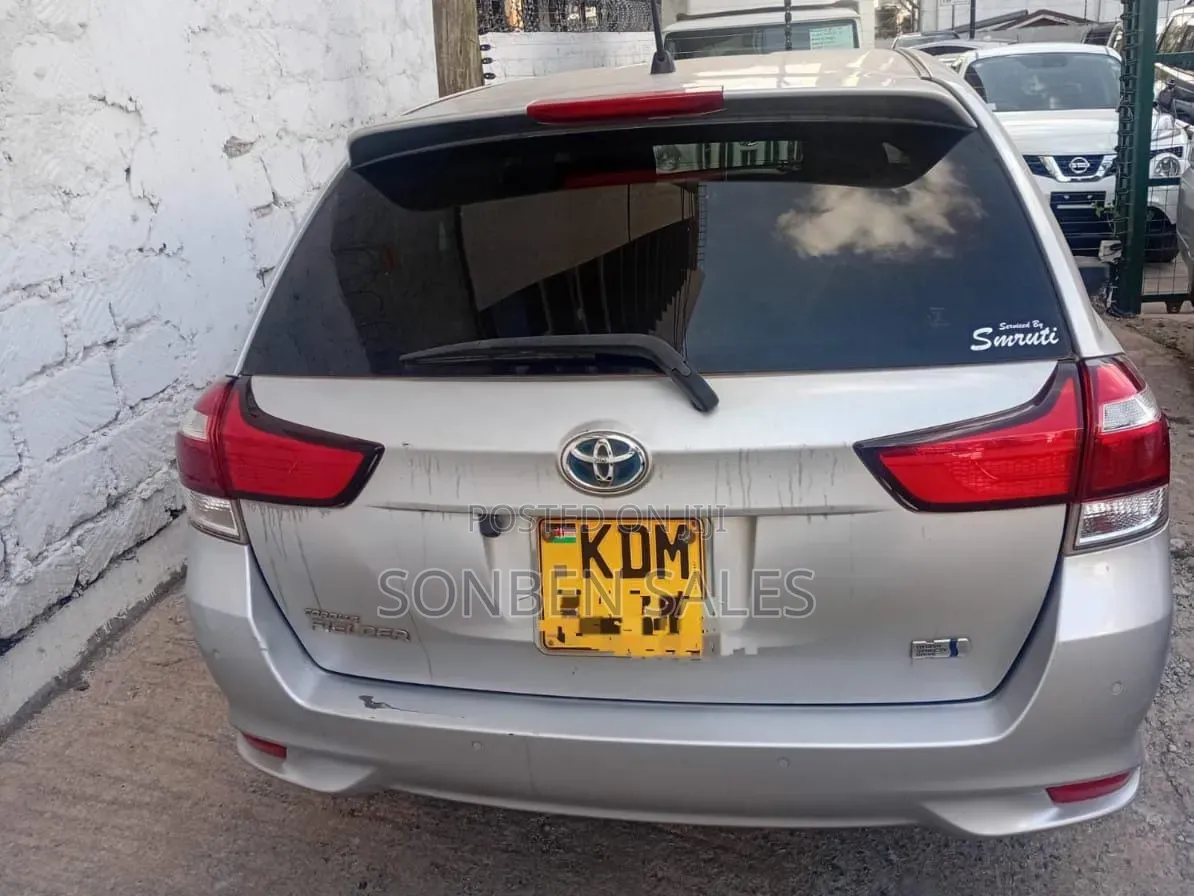 Toyota Corolla Fielder 2016 Silver