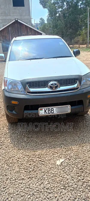 Toyota Hilux 2002 White