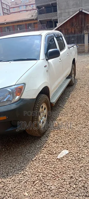 Toyota Hilux 2002 White