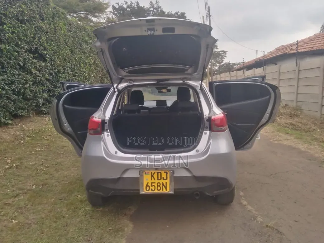 Mazda Demio 2017 Silver