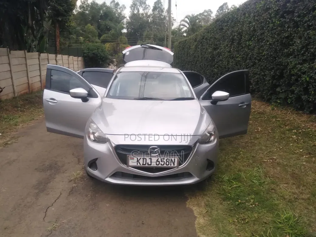 Mazda Demio 2017 Silver