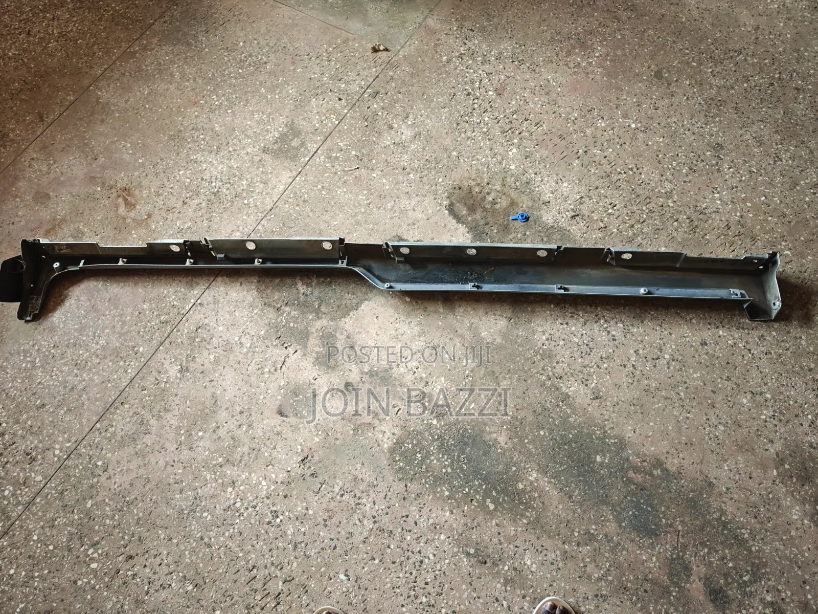 Toyota Voxy Noah Side Skirt