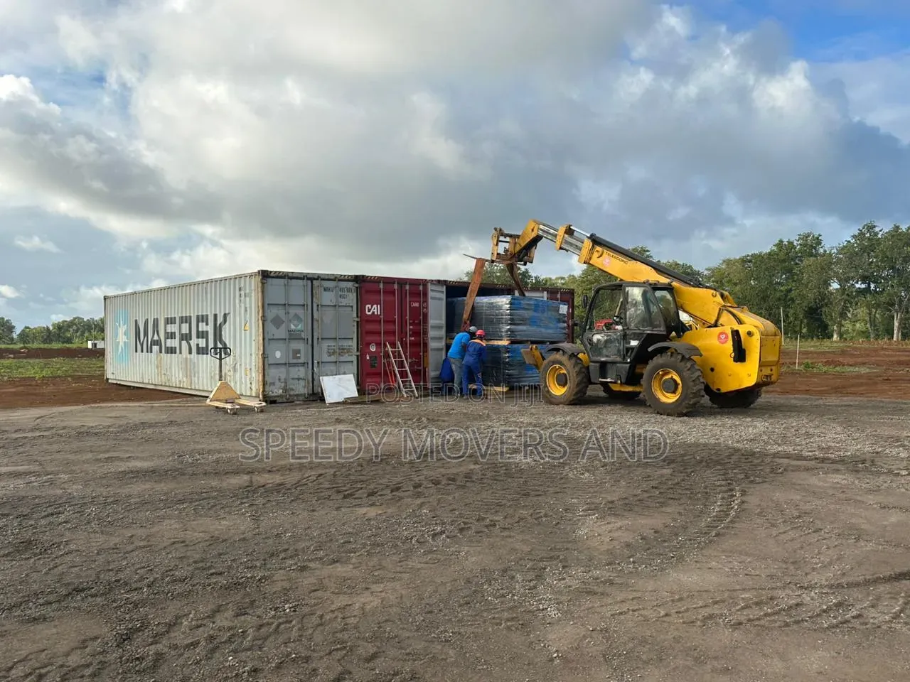 Telehandler Available for Loading and Offloading Services