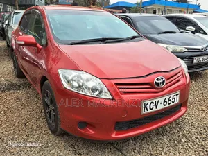 Toyota Auris 2011 Red