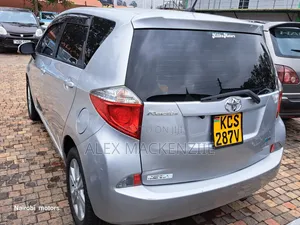 Toyota Ractis 2011 Silver