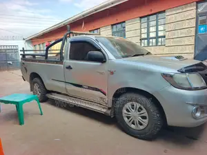 Toyota Hilux SR HI-RIDER 2015 Silver