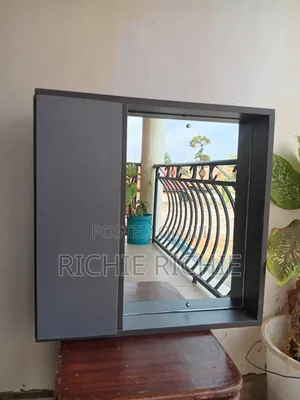 Mordern Wall Bathroom Vanity With Mirror and Storage.
