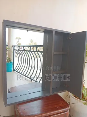 Mordern Wall Bathroom Vanity With Mirror and Storage.