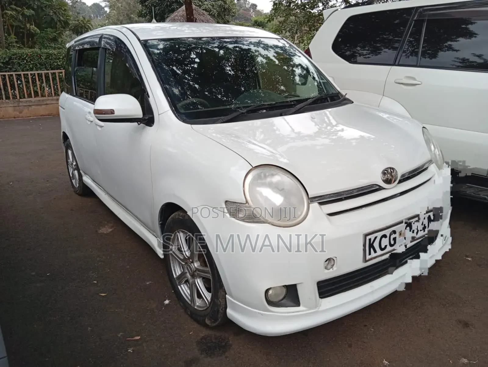 Toyota Sienta 2009 White