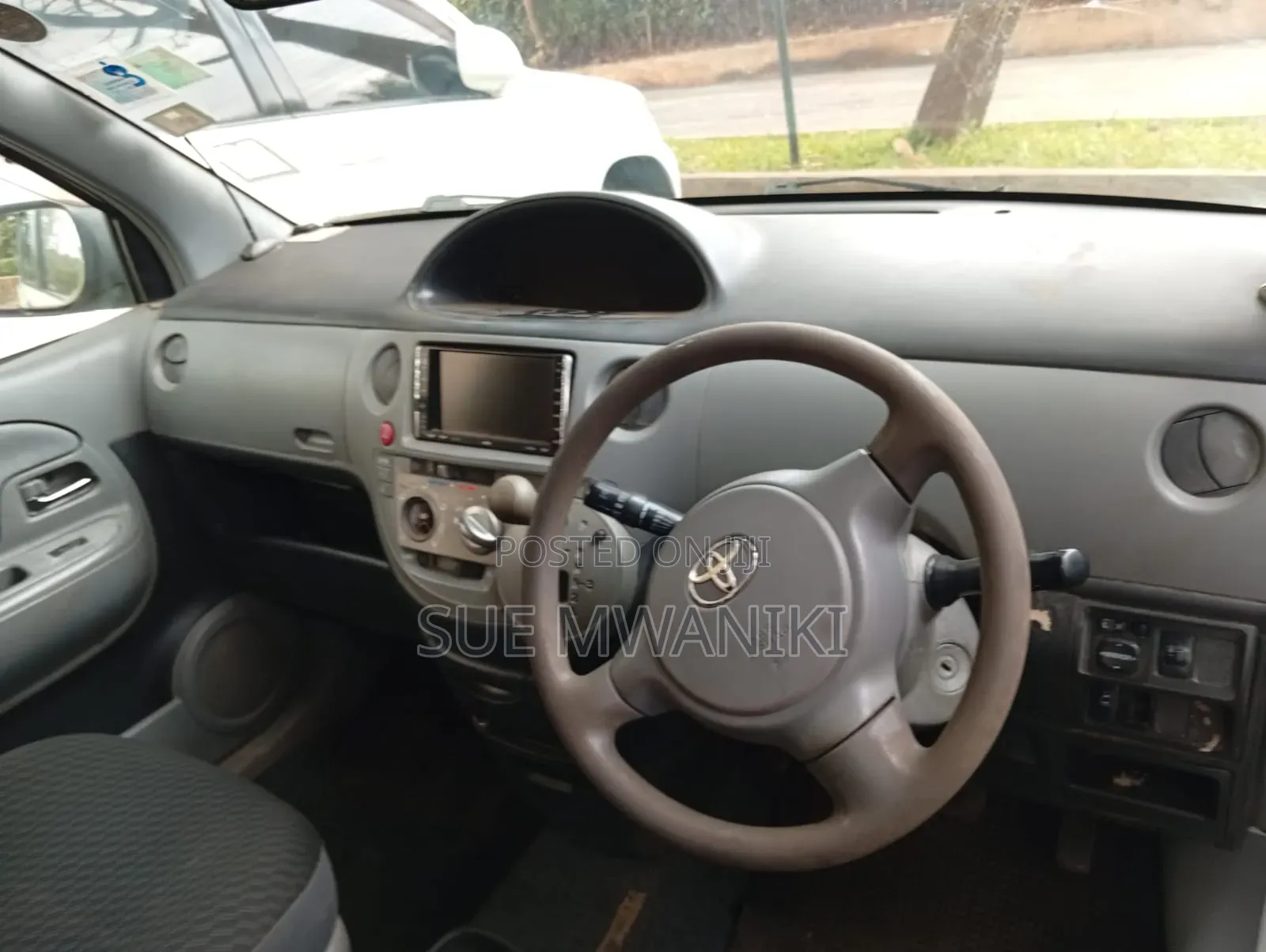 Toyota Sienta 2009 White