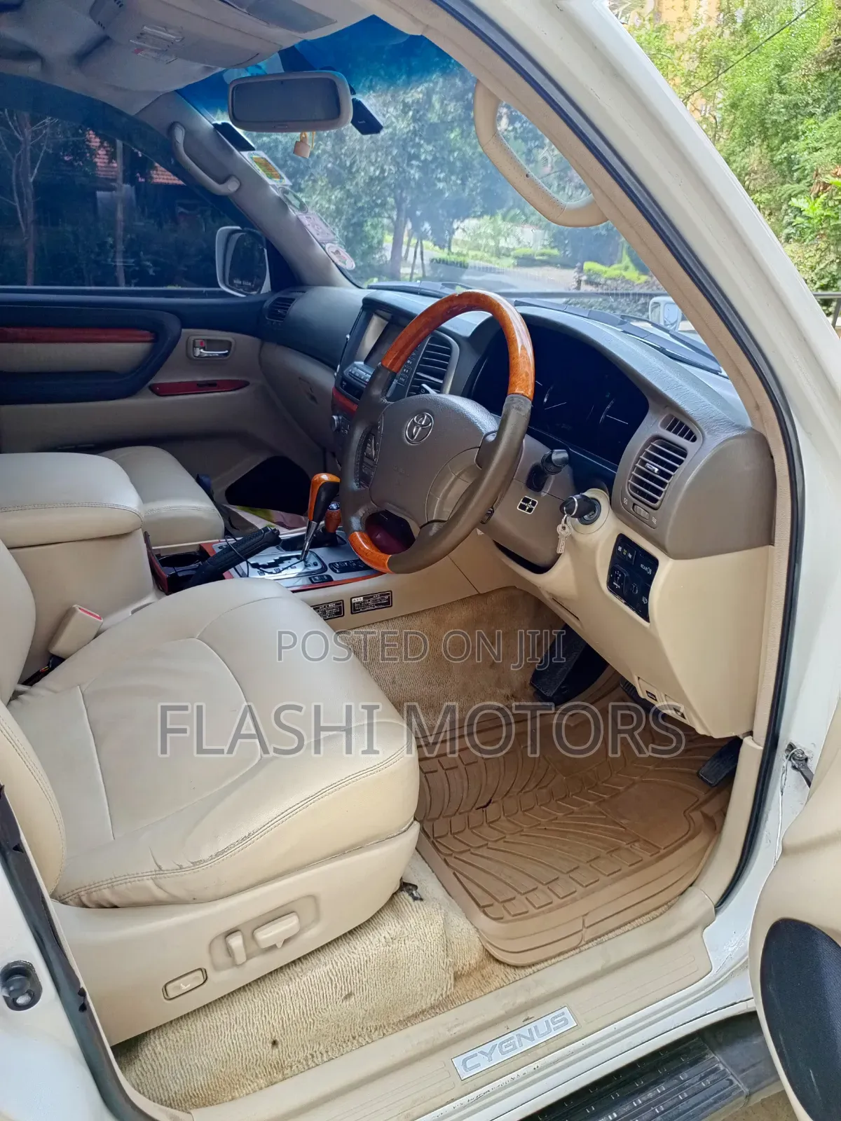 Toyota Land Cruiser Cygnus 4.7 2006 White