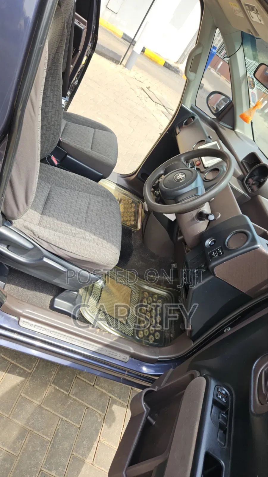 Toyota Spade 2013 Blue