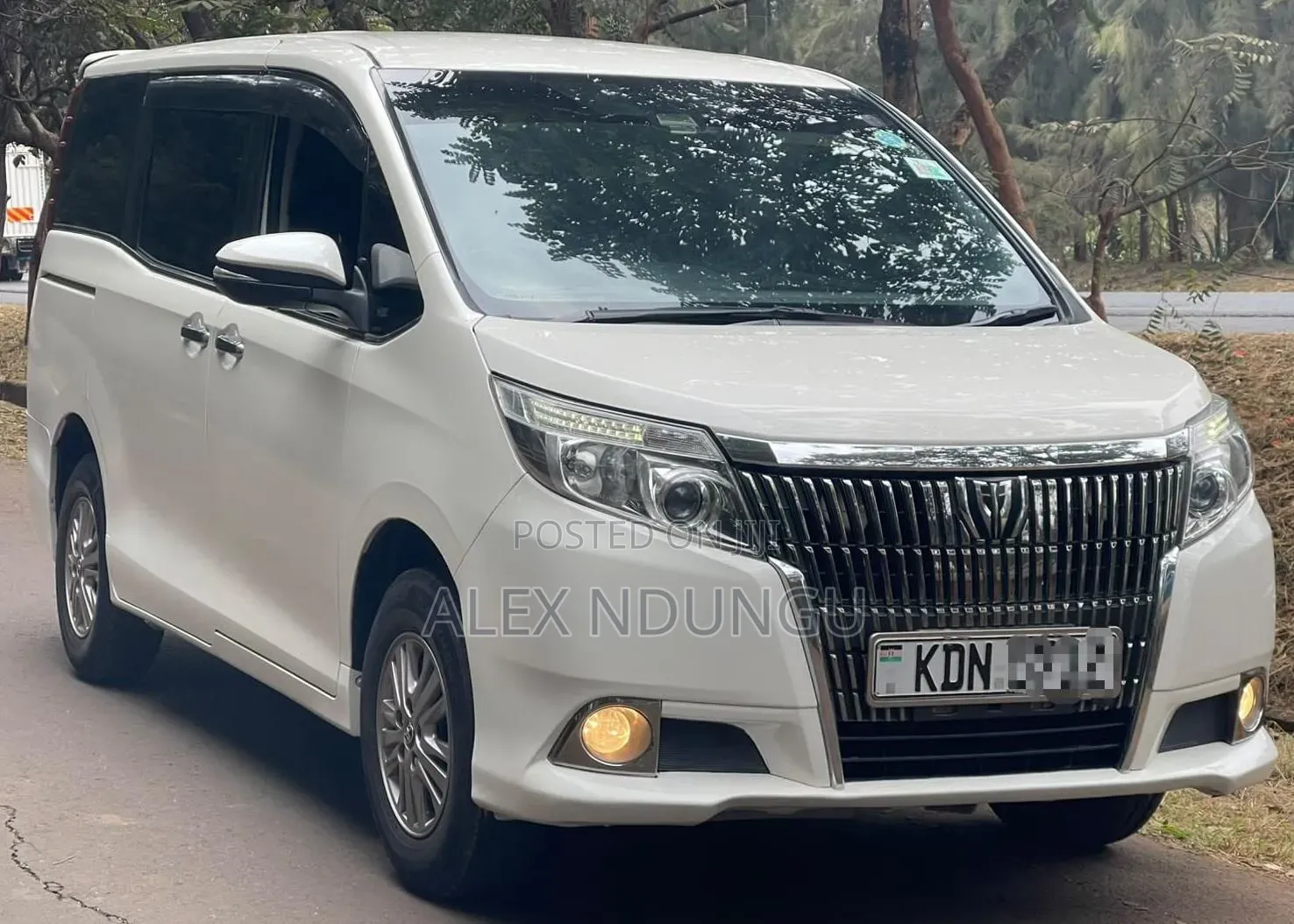 Toyota Esquire 2016 White