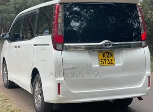 Toyota Esquire 2016 White