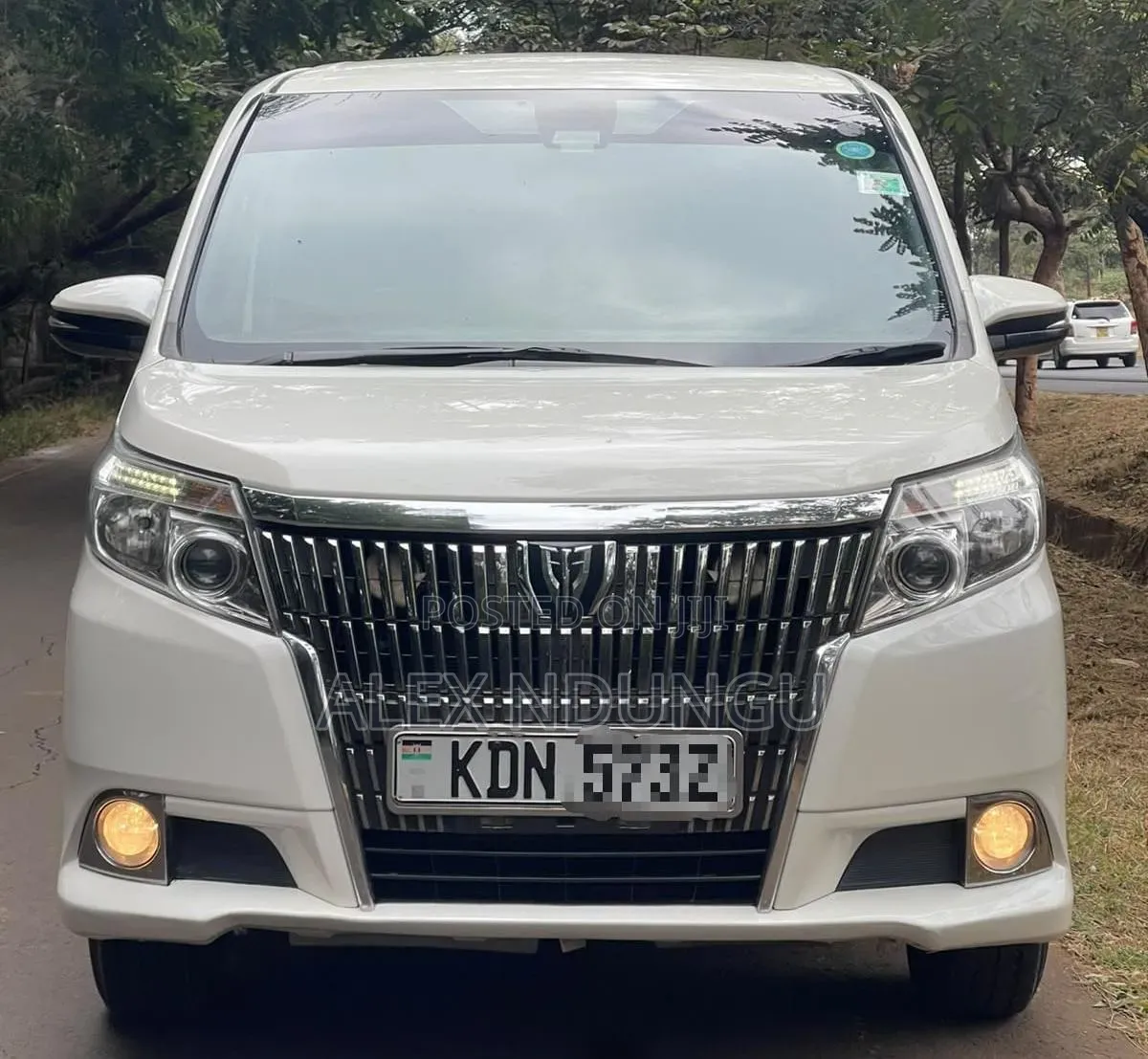 Toyota Esquire 2016 White