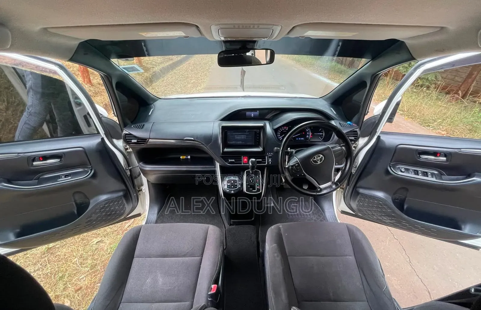 Toyota Esquire 2016 White