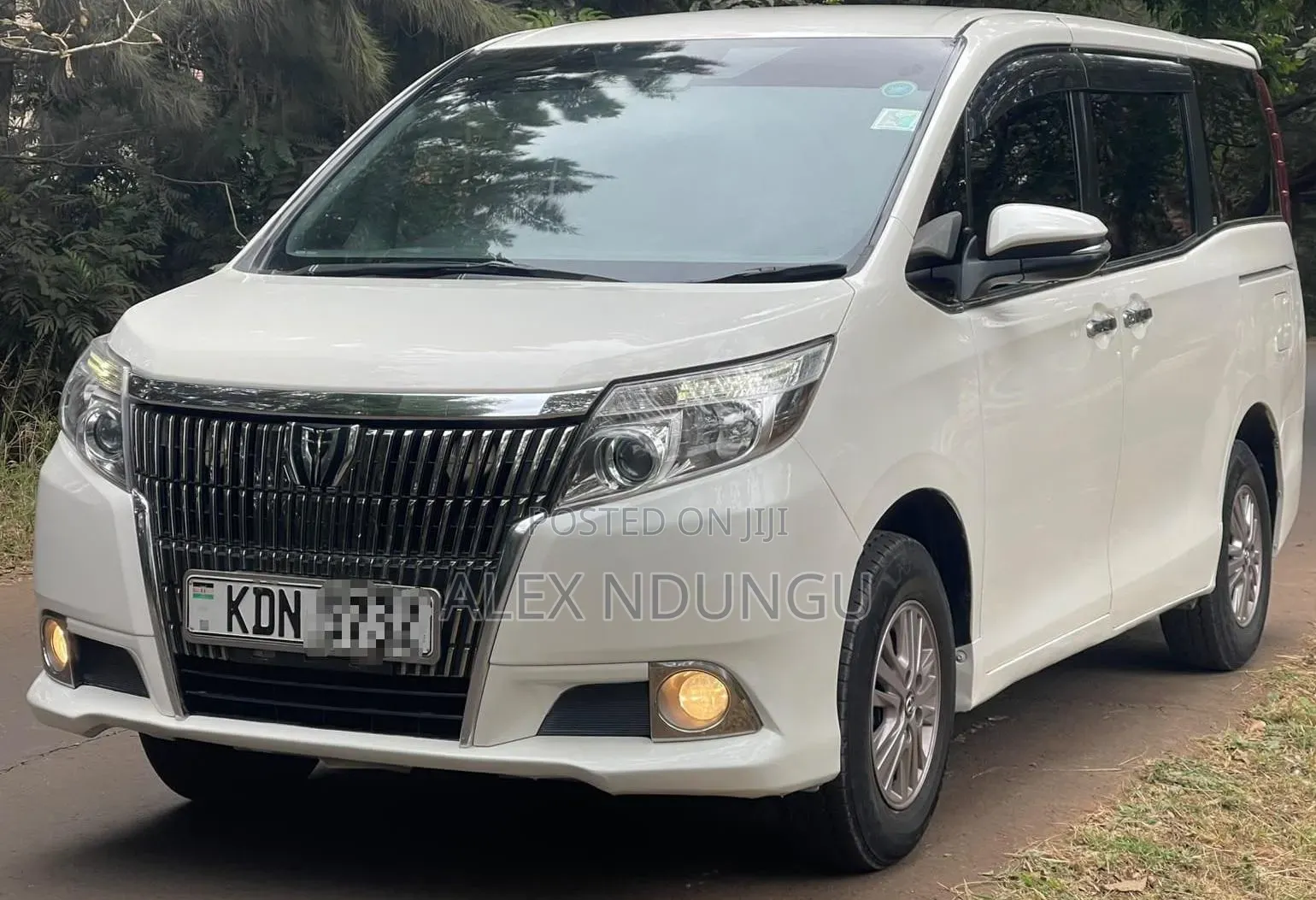 Toyota Esquire 2016 White