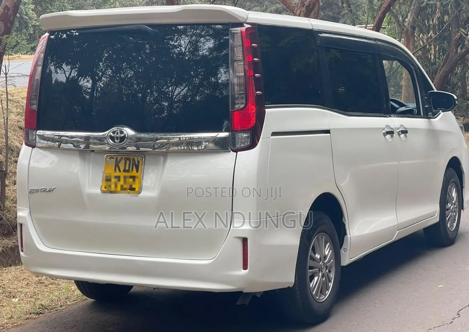 Toyota Esquire 2016 White