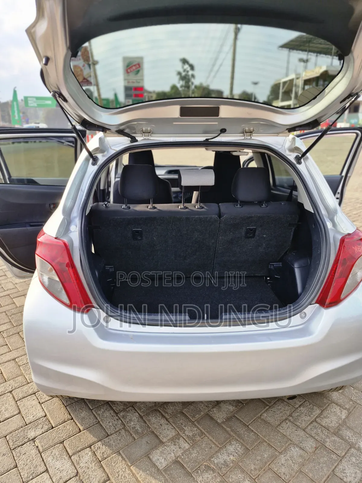 Toyota Vitz 2013 Silver